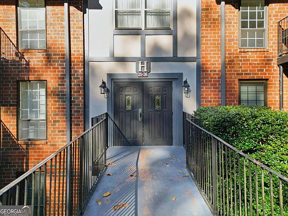 3rd image of 6851 Roswell Rd Unit H29