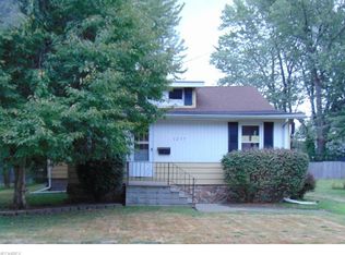 1277 Hulett Ave, Eastlake, OH 44095