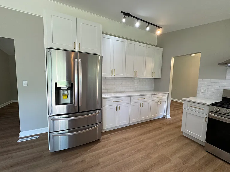 302 Forest View Dr — Photo 5