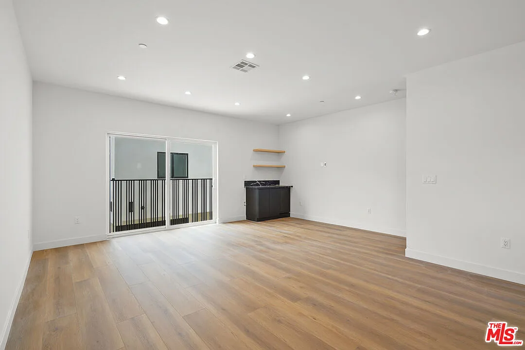 4 bed, 3.0 bath, 1500 sqft, $4,499 — Photo 3