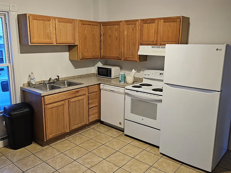 185 Forest St #1 — Photo 6