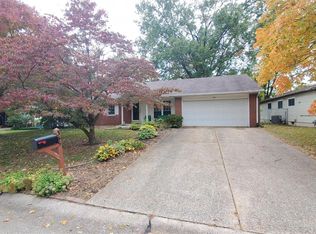 345 Roanoke Dr, Belleville, IL