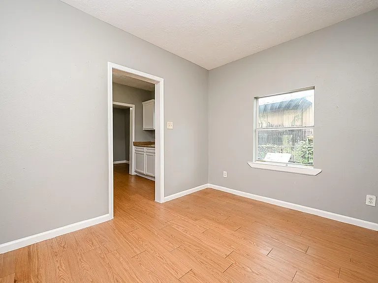 8007 Carver Rd — Photo 5