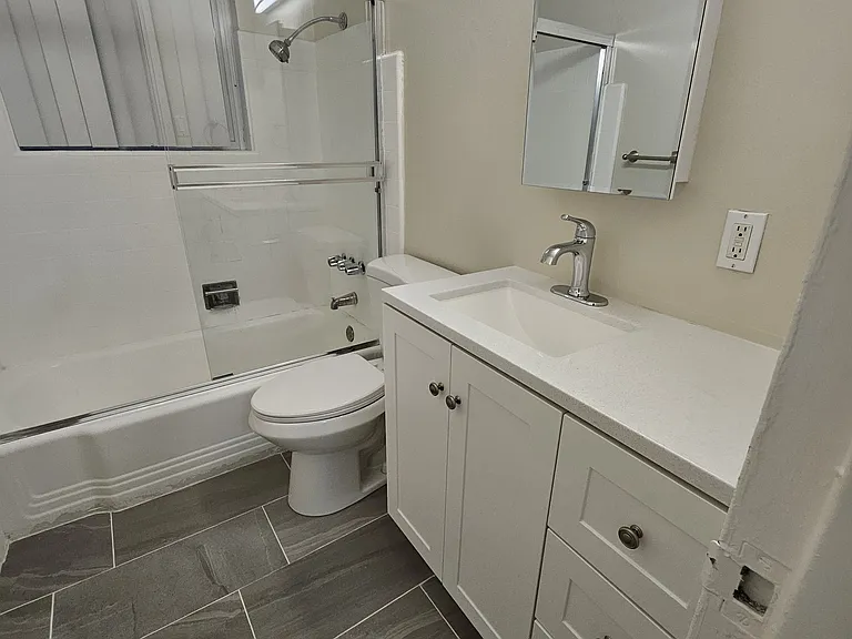 1860 Ednamary Way — Photo 12