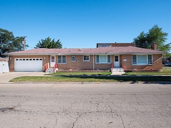 3rd image of 3500 N Ozark Ave