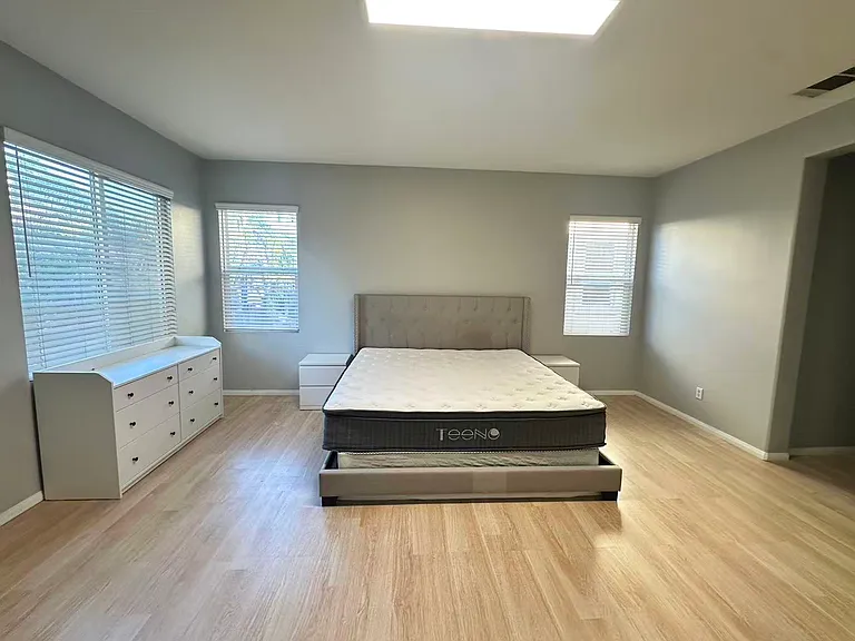 22358 Hawthorn Ave — Photo 6