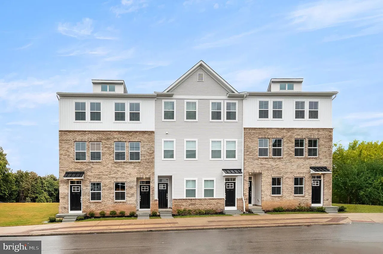 2 bed, 2.5 bath, 1237 sqft, $2,600 — Photo 1