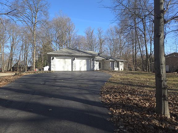 2nd image of 581 W Cheyenne Ct