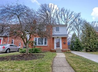 13329 Winchester Ave, Huntington Woods, MI 48070