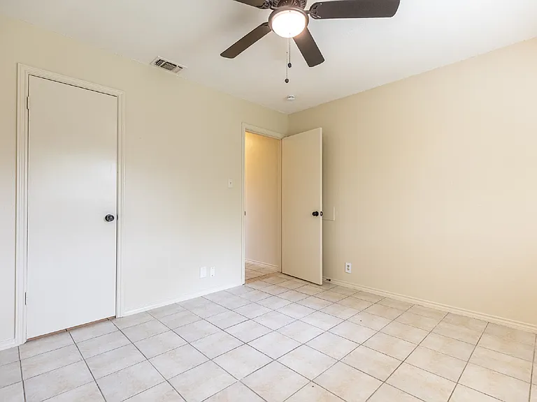 7750 Crooked Road St — Photo 25