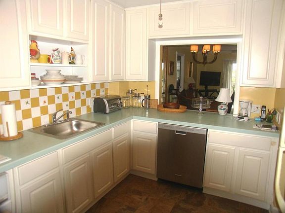 3rd image of 2601 S Roosevelt Blvd APT 303C