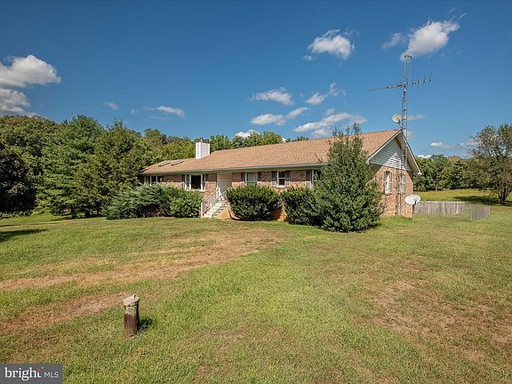 3rd image of 118 Oakwood Dr