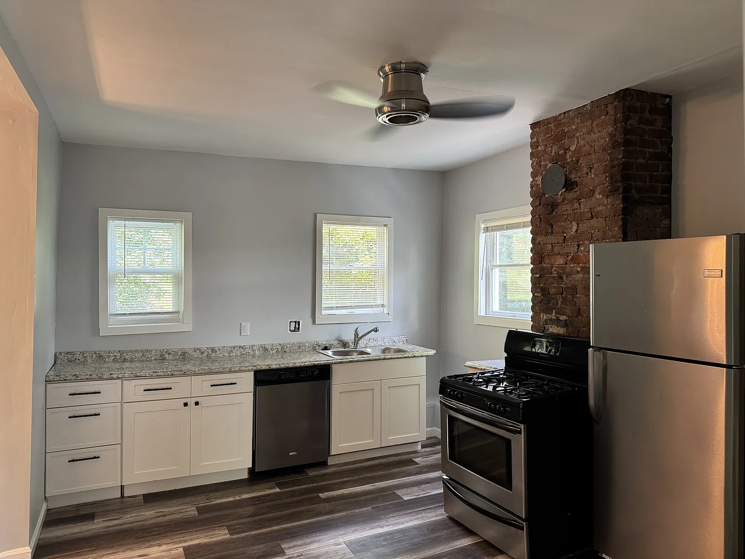 3 bed, 1.5 bath, 1518 sqft, $1,900 — Photo 4