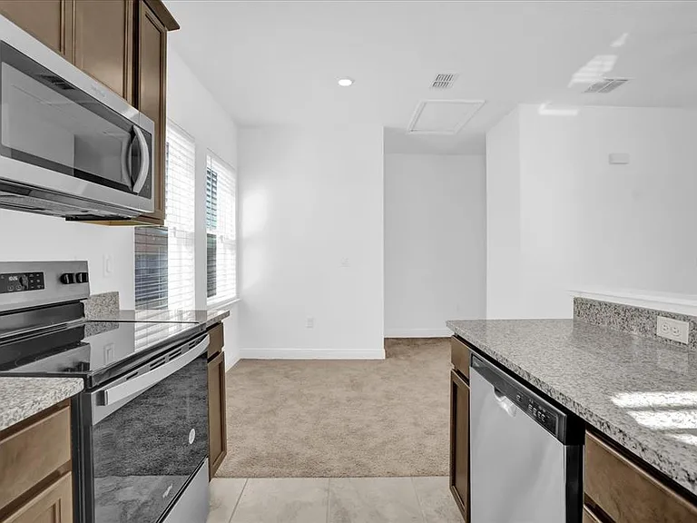 3008 Mirage Pl — Photo 7