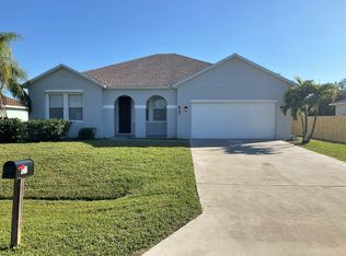 637 SW Cynthia St, Port Saint Lucie, FL 34983