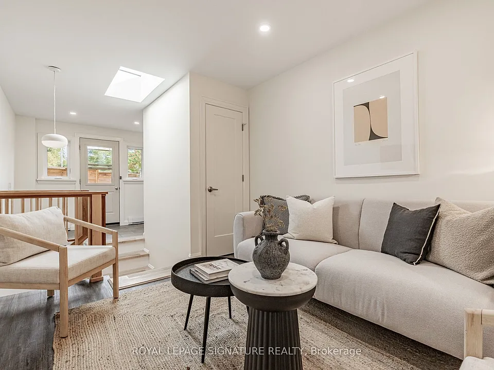 54 Pasadena Gdns #B