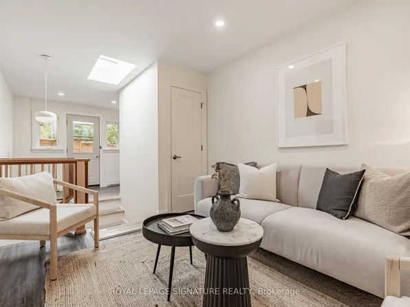 54 Pasadena Gdns #B, Toronto, ON M6S 4R5
