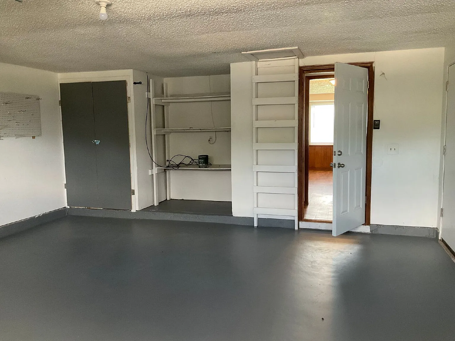 3 bed, 1.5 bath, 1040 sqft, $1,200 — Photo 4