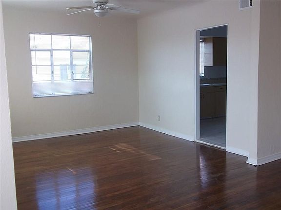 3rd image of 827 Galloway Dr