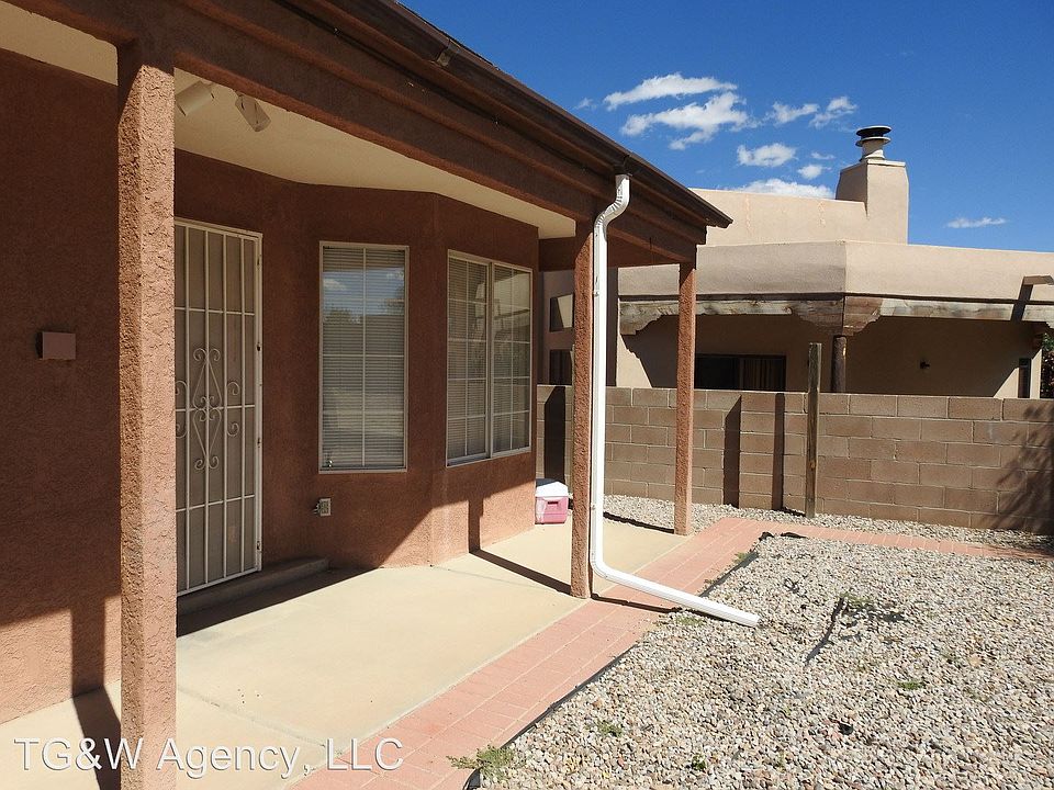 1st image of 7512 Cerros Pl NW