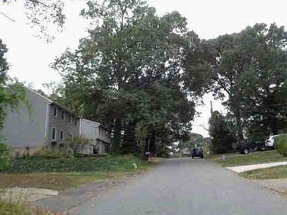 2nd image of 1221 Ramblewood Dr