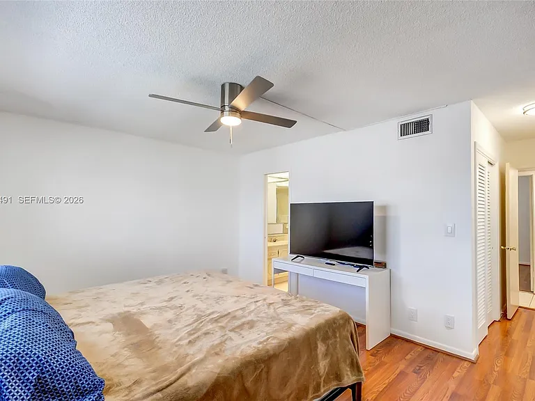 301 NE 14th Ave #702 — Photo 21
