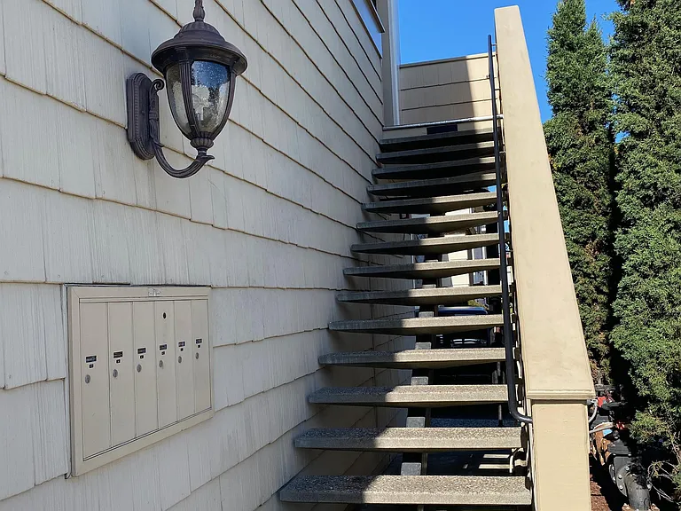 1117 Laguna Ave #5 — Photo 33