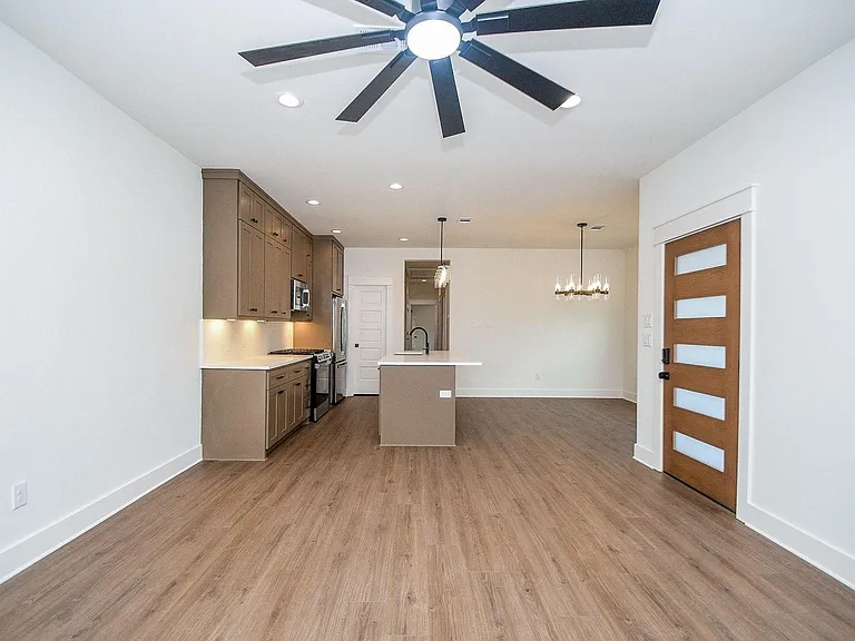 4101 Victoria Ave #B — Photo 8
