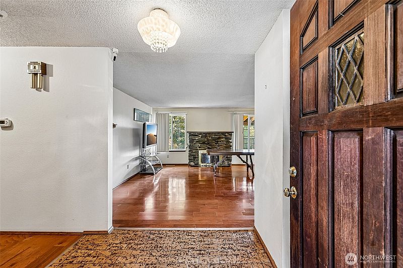 3rd image of 8621 Vistarama Avenue
