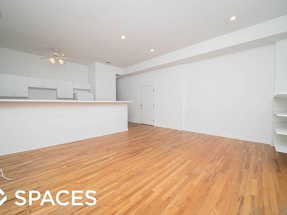3rd image of 721 W Briar Pl #One_f