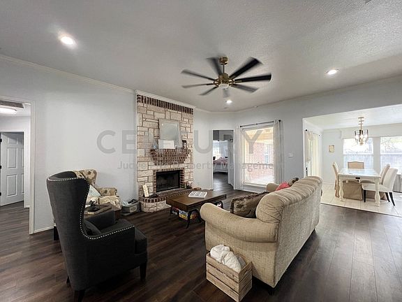 5th image of 717 Ridgehill Dr