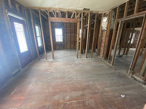 4th image of 112 NW 1st St