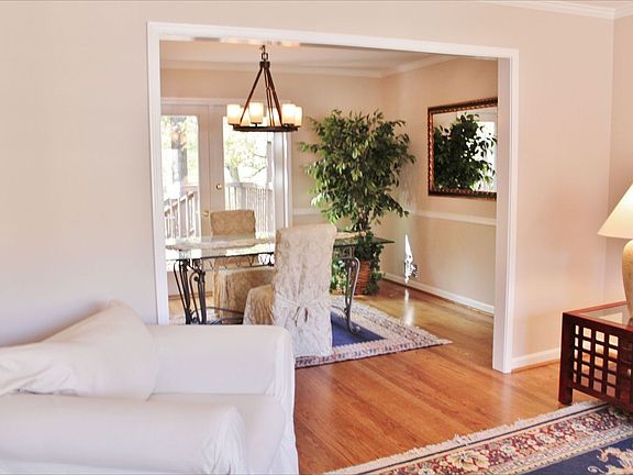 Dining room opens to the deck for lovely entertainment space