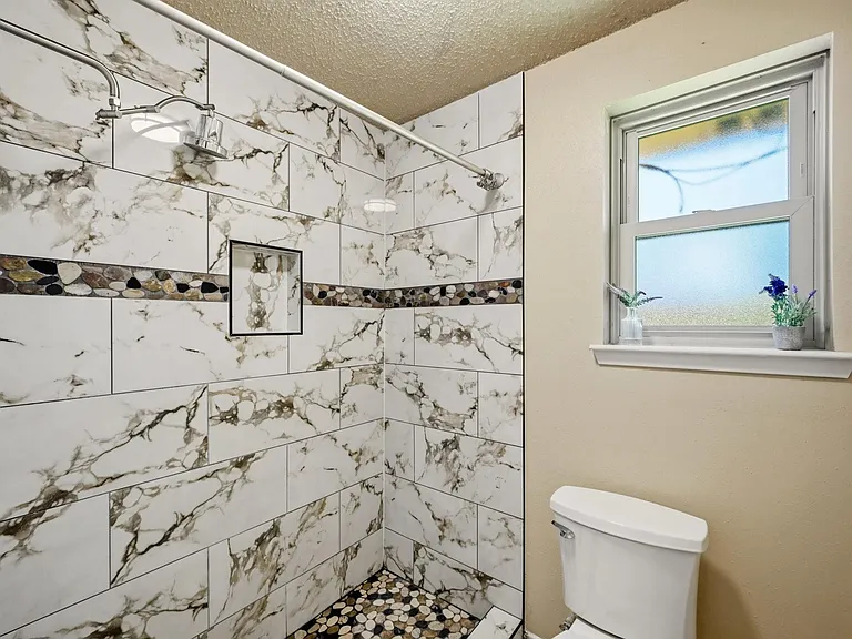 17511 Favor Bend Ct — Photo 36