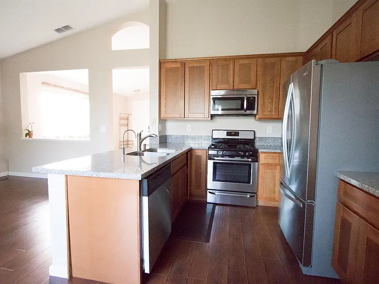 2258 Clapton Way — Photo 8