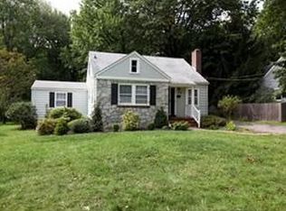 1496 Lamberts Mill Rd, Scotch Plains, NJ 07076