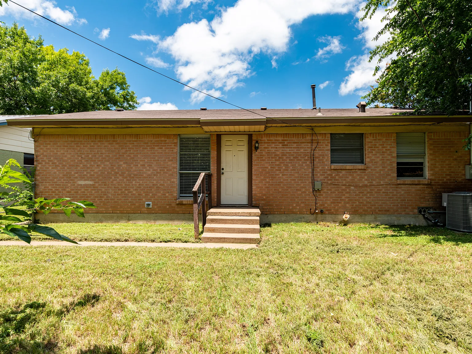 1402 Missouri Ave — Photo 3