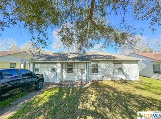 212 Sandra St, Edna, TX 77957