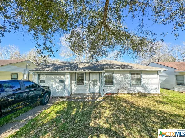 212 Sandra St, Edna, TX 77957