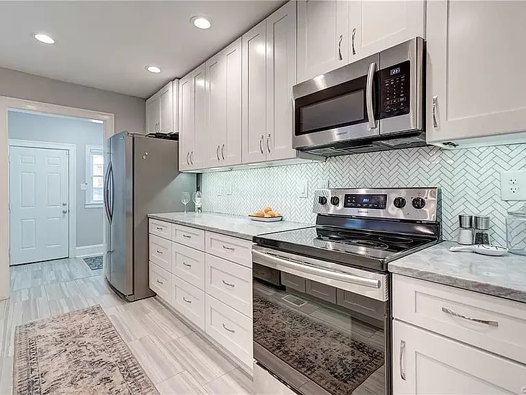 2414 Maplewood Ave — Photo 12