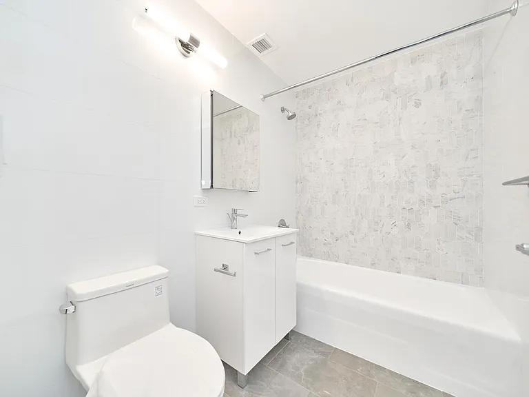 160 Riverside Blvd #21F — Photo 20