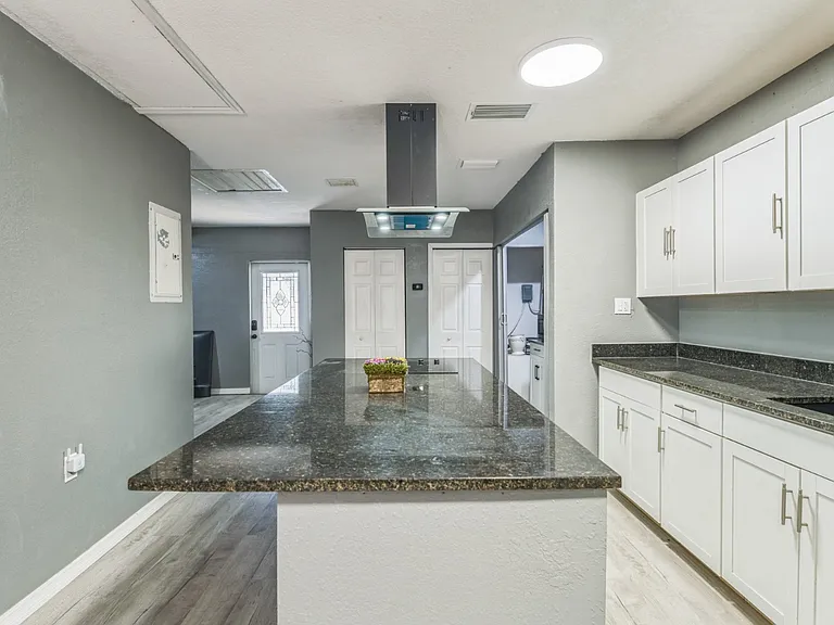 465 Rio Grande Ln #B — Photo 18