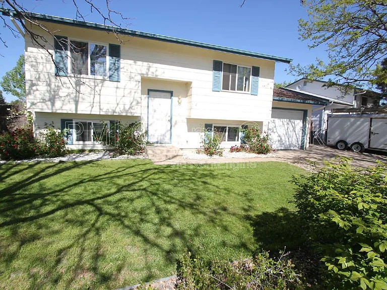 1875 S Ivory Ct — Photo 1