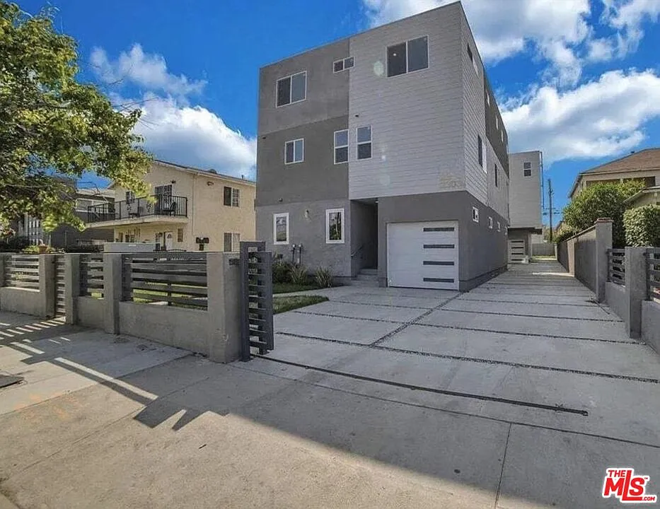 2303 1/2 Hauser Blvd