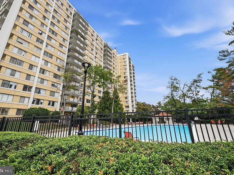 301 Beauregard St #401