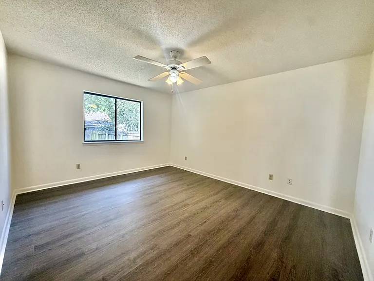 3932 Balsam Dr — Photo 3