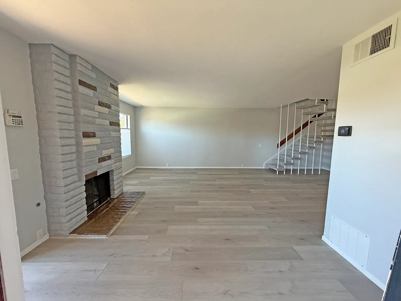3 bed, 2.5 bath, 1599 sqft, $3,995 — Photo 2