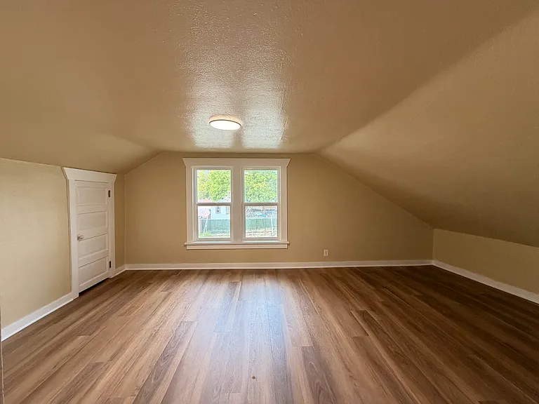 1218 E Queen Ave #2 — Photo 1