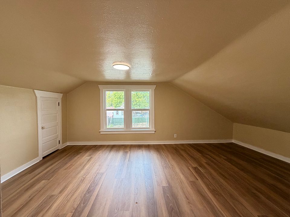 1st image of 1218 E Queen Ave #2
