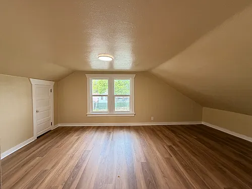 1218 E Queen Ave #2 Photo 1